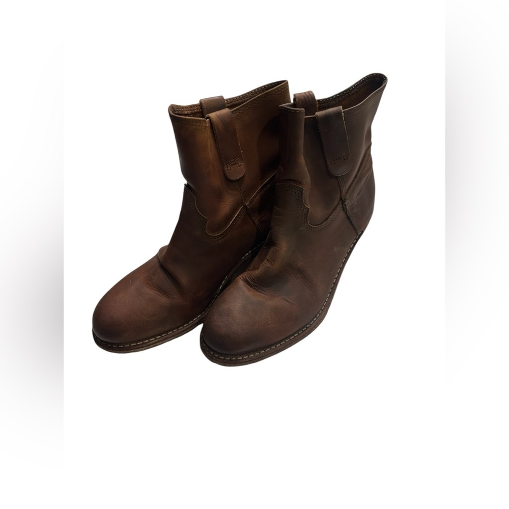 Red wings women’s boots size 8.1/2 B2